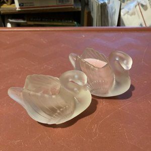 Vintage frosted glass swans